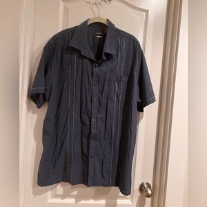 Van Heusen Shirt Mens  XXL Blue Classic Fit Button Down Short Sleeve Casual
